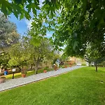 Apart Otel Viki Pefki (Evia)